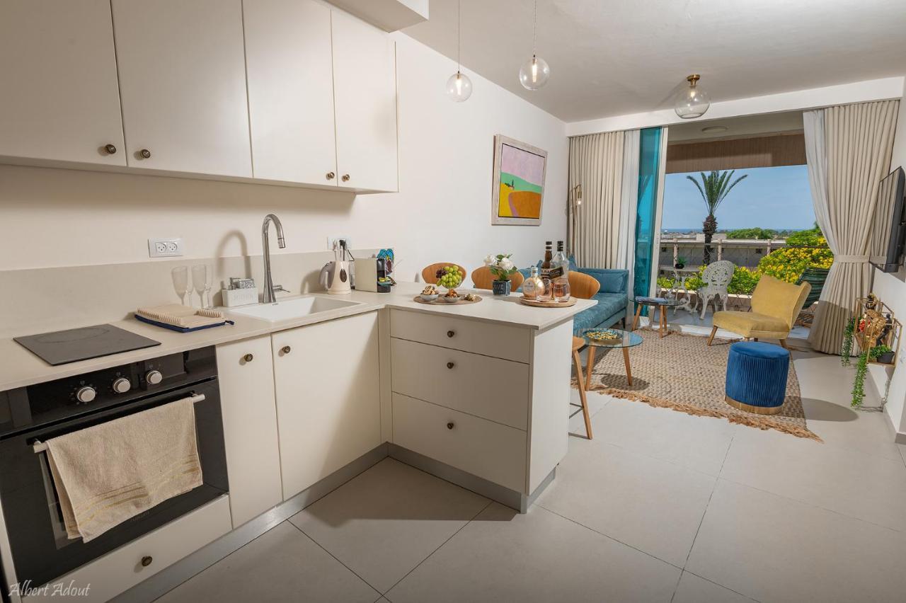 Mina'S Suites - קיסריה Exterior photo