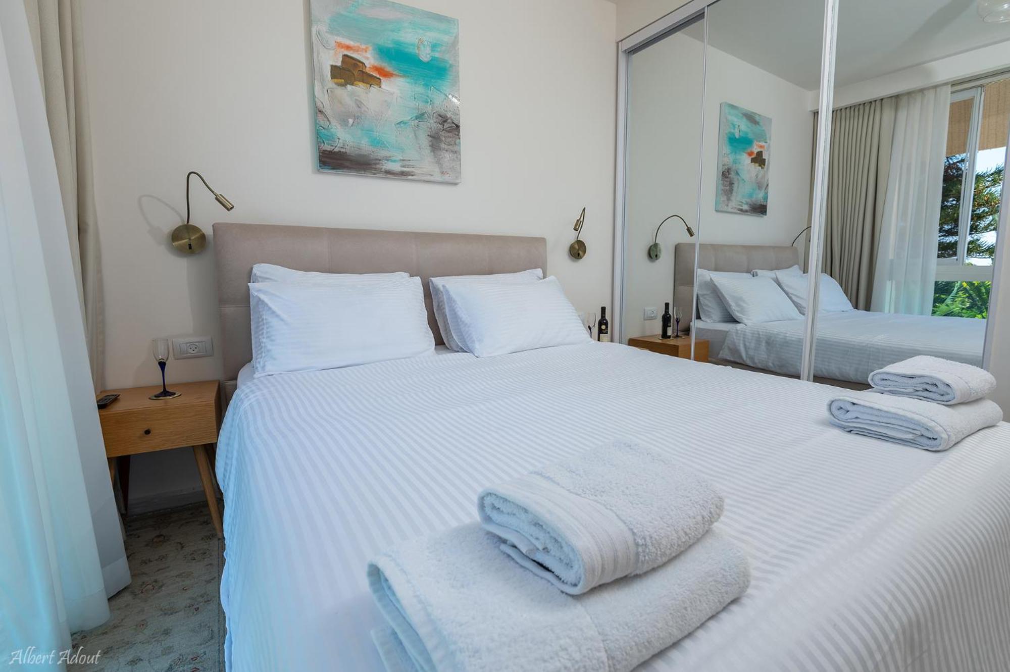 Mina'S Suites - קיסריה Exterior photo